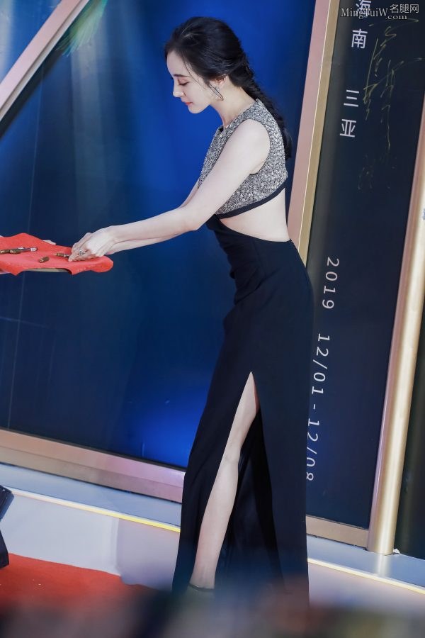 杨幂的小蛮腰大长腿太正点(9/16)