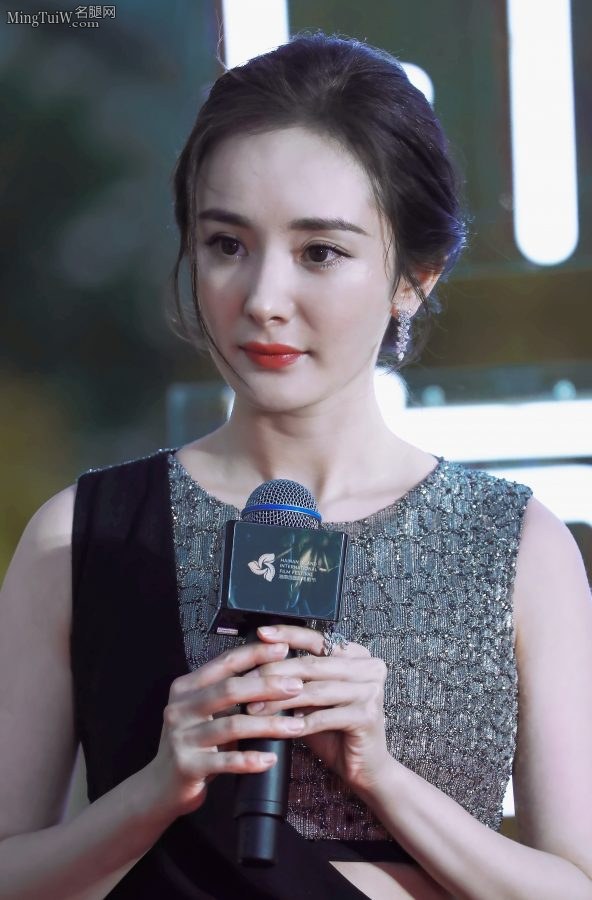 Yang Mi's slim waist and long legs are so hot(14/16)