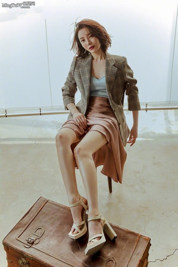 陈数质感写真展示漂亮的美腿(1/2)