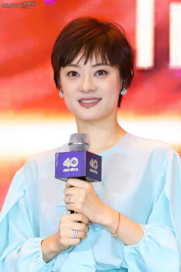 天生俪质娘娘孙俪穿清新绿色美裙露美足(5/13)