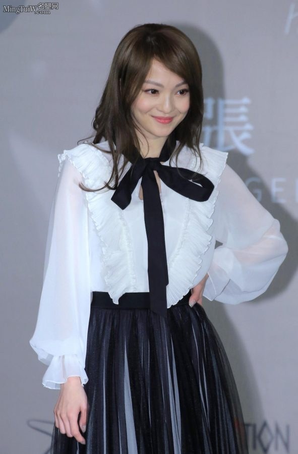 张韶涵前几年的美足玉手清纯气质图片(5/9)