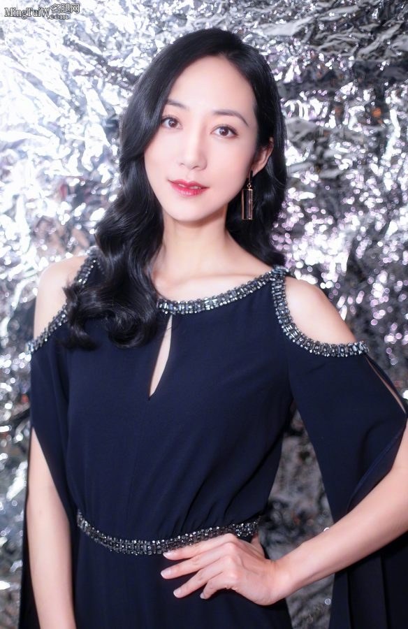 冷美人韩雪脚穿细高跟坐姿优雅(4/9)