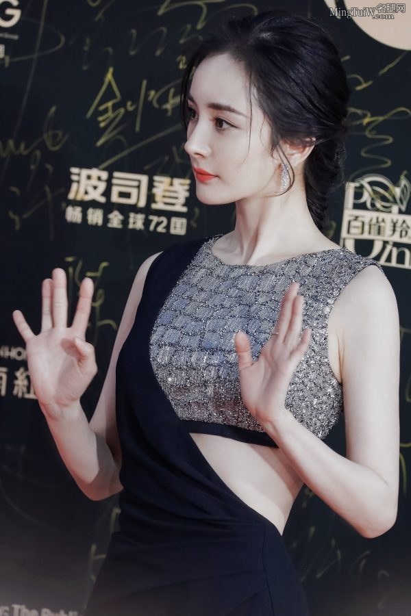 杨幂的小蛮腰大长腿太正点(8/16)