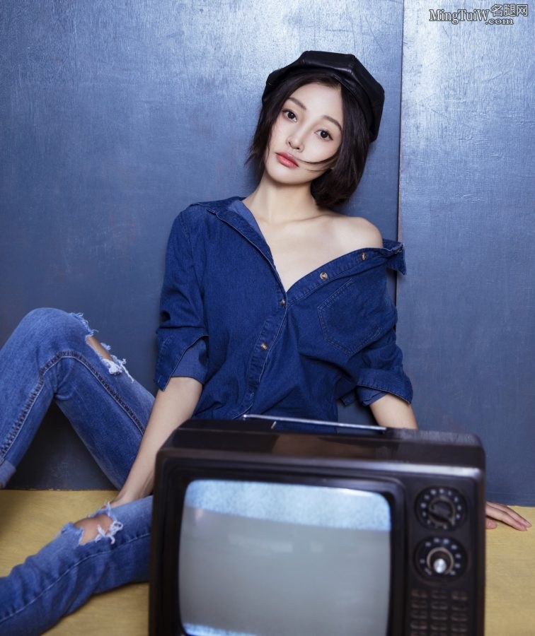 女演员郭艳给你送来紧身蓝色牛仔裤福利(13/13)