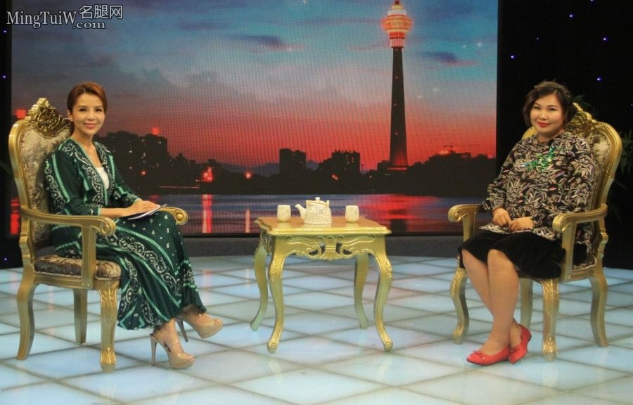 朱迅采访企业家现场秀出她的各种高跟鞋（第35张/共63张）