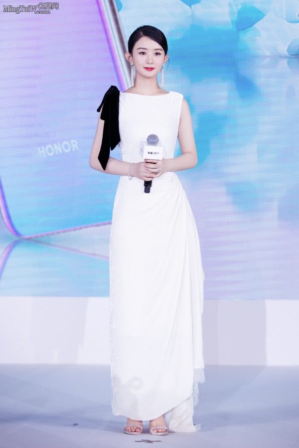 美女明星赵丽颖脚踩性感凉高跟代言荣耀手机(3/5)