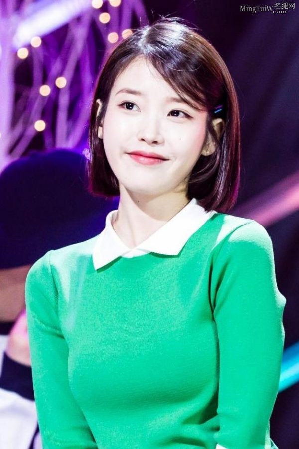 李知恩登台表演时穿高跟鞋翘二郎腿[百度网盘+腾讯微云](3/7)