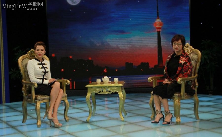 朱迅采访企业家现场秀出她的各种高跟鞋（第18张/共63张）