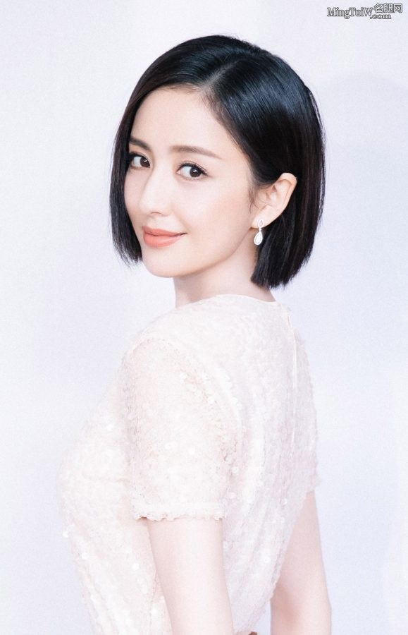 The gentle and elegant actress Tong Liya is 360 degrees perfect(2/7)