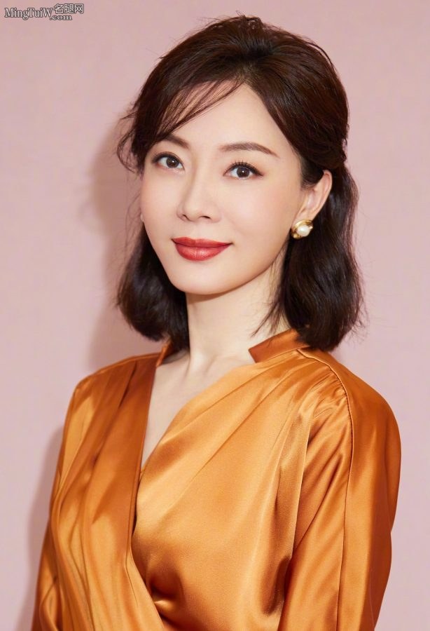 优雅高贵的气质女神陈数高跟美脚背亮相商业活动(5/7)