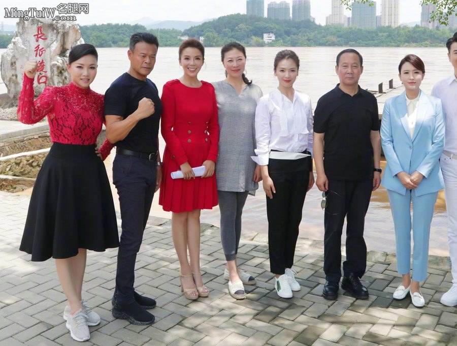 朱迅和刘涛同框 迅姐露出笔直美腿(1/1)