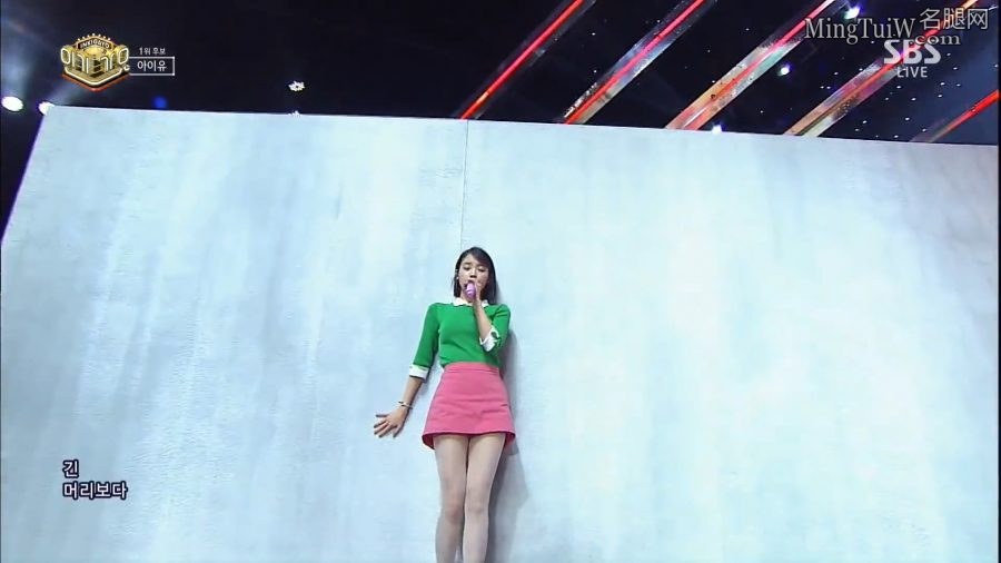 李知恩登台表演时穿高跟鞋翘二郎腿[百度网盘+腾讯微云](5/7)