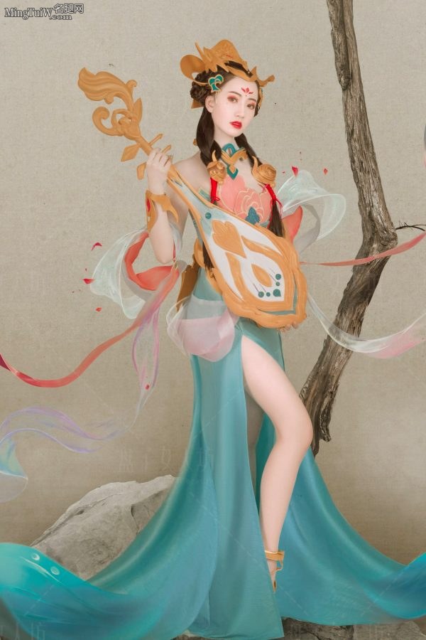 游戏解说Gini玩Cosplay《王者荣耀》杨玉环(2/4)