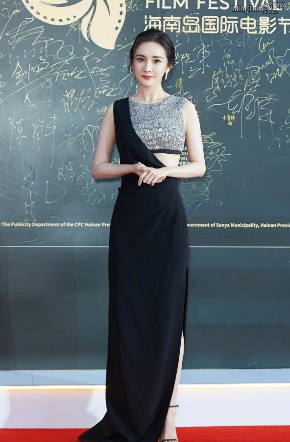 Yang Mi's slim waist and long legs are so hot(6/16)