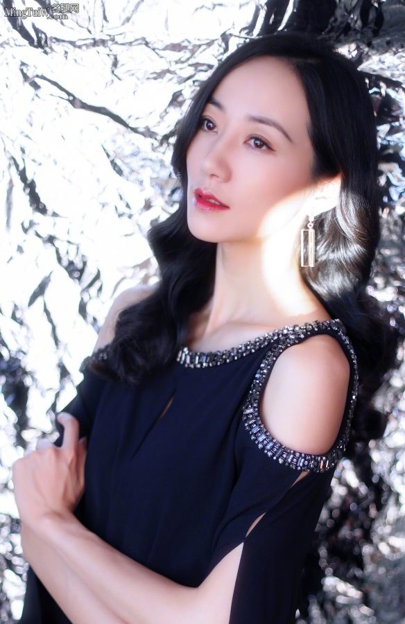 冷美人韩雪脚穿细高跟坐姿优雅(6/9)