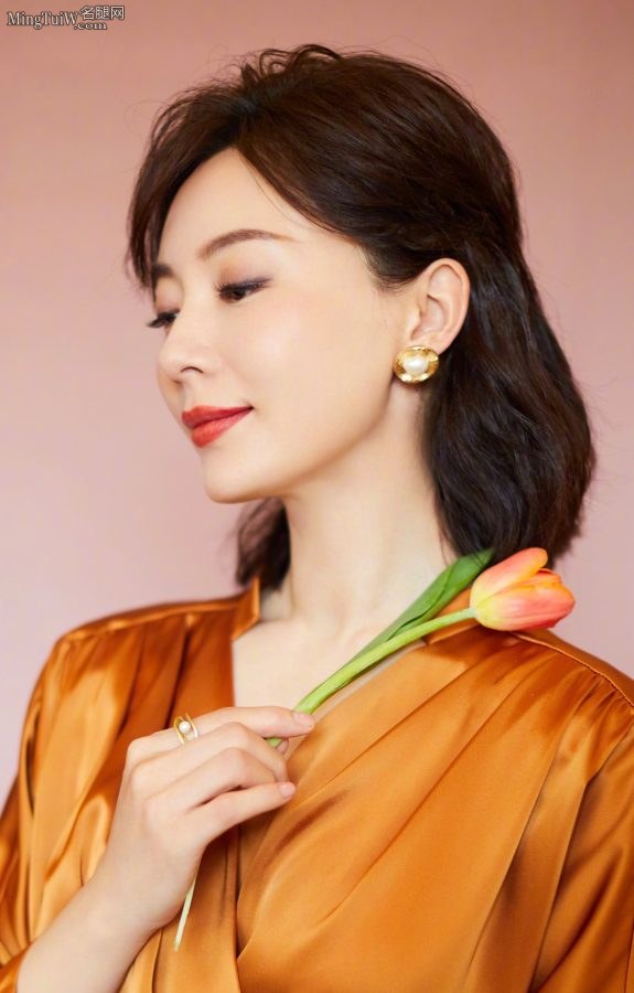 优雅高贵的气质女神陈数高跟美脚背亮相商业活动(7/7)