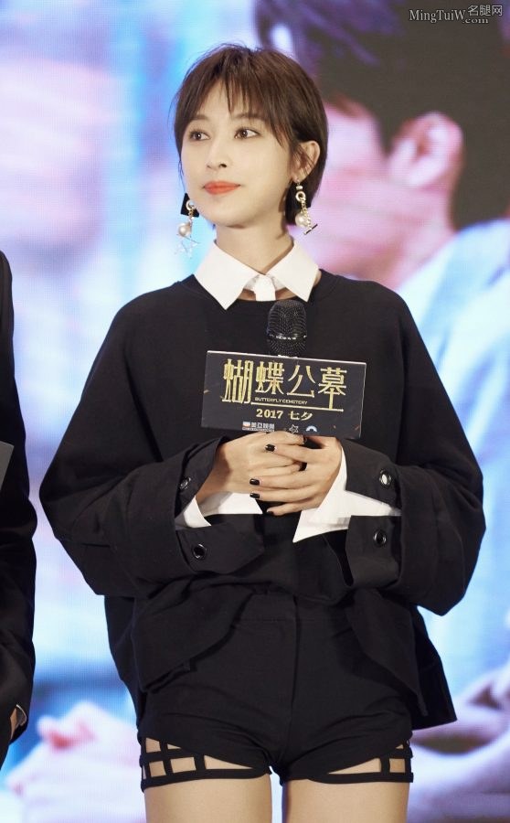 张俪壕横的大长腿相当带劲了(2/12)