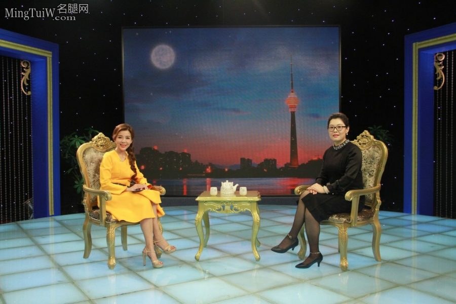 朱迅采访企业家现场秀出她的各种高跟鞋（第7张/共63张）