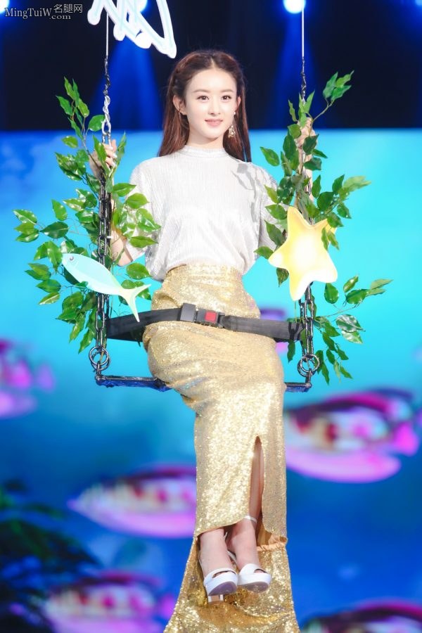 小仙女赵丽颖脚穿防水台凉高跟从天而降(1/1)