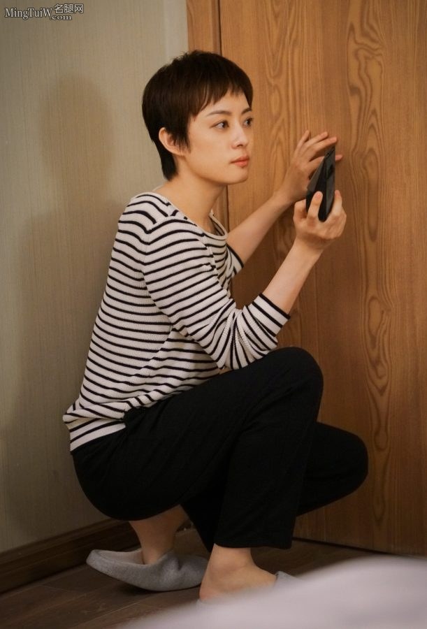 《安家》孙俪剧照 精英女性西服套装高跟鞋(5/7)
