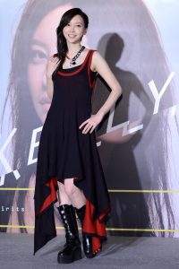 才女于文文腿穿皮靴玉手弹吉他