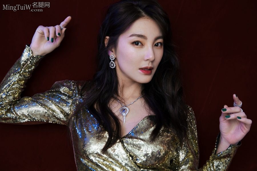 御姐明星张雨绮美腿长靴走一个(5/14)