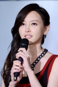 才女于文文腿穿皮靴玉手弹吉他