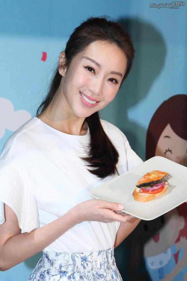Model Sui Tang, who is 172cm tall, wears white shoes with jade legs(10/10)