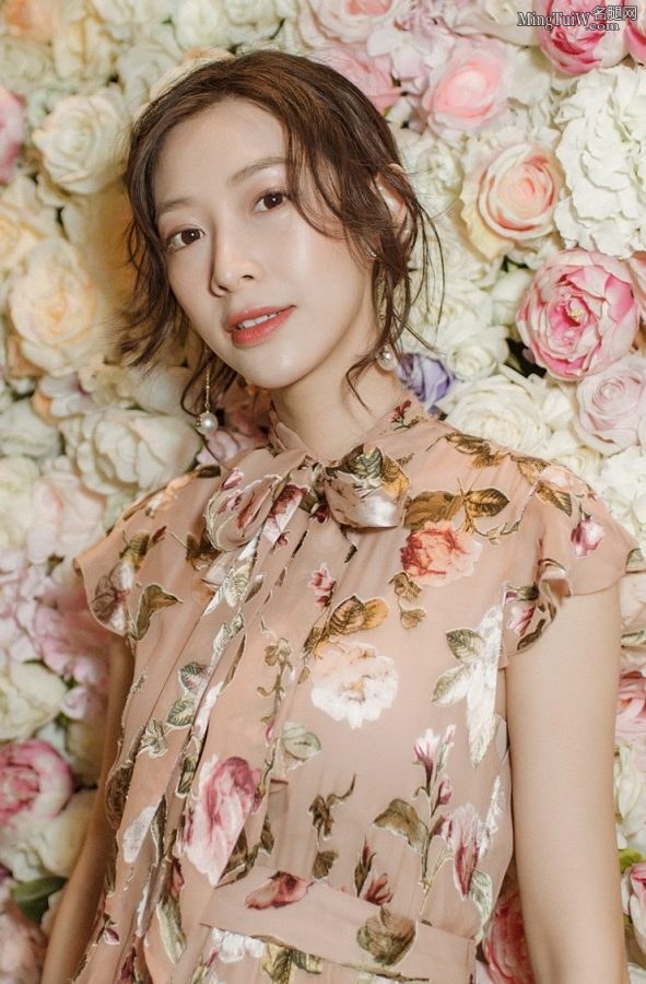 温文尔雅温雅有一双美腿和美足(6/7)