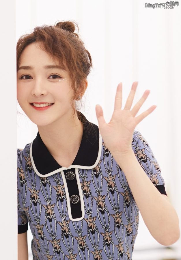青春靓丽的女主播靳梦佳美腿长靴(4/6)