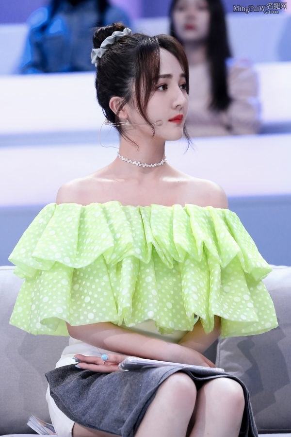 湖南卫视主持四小花同框裙子一个比一个短(5/8)