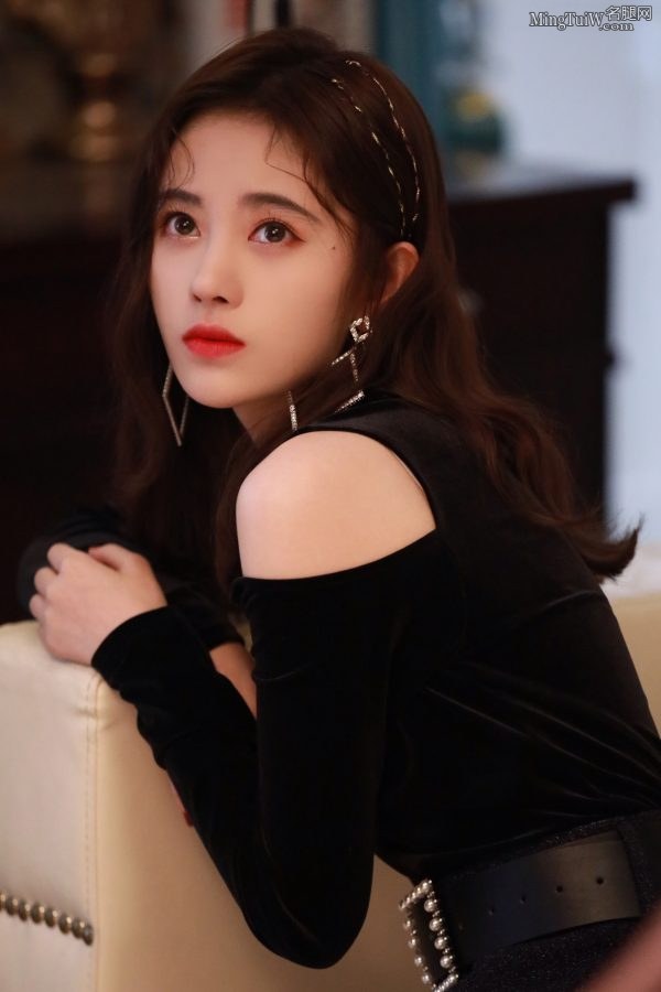鞠婧祎少女芬香的大腿(5/8)