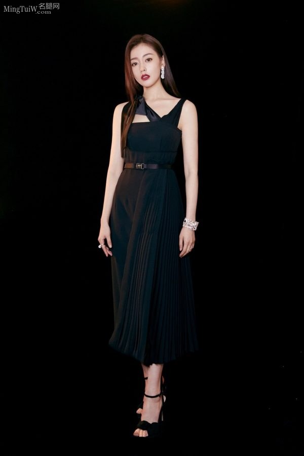 Photos of beautiful sister Zhang Tianai(1/6)