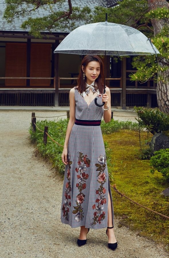董洁穿各种样式的尖头高跟鞋陪你在雨中漫游京都(8/14)