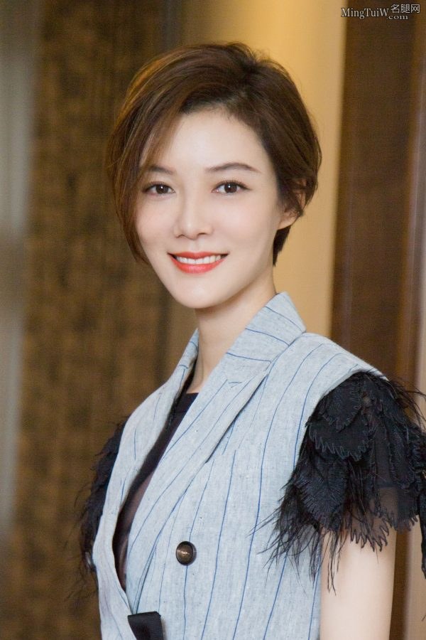 已经离婚的魅力女星车晓的露脚趾高跟鞋(3/5)