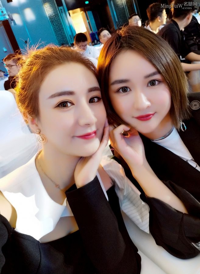 淘宝带货女主播薇娅的细白腿(2/2)