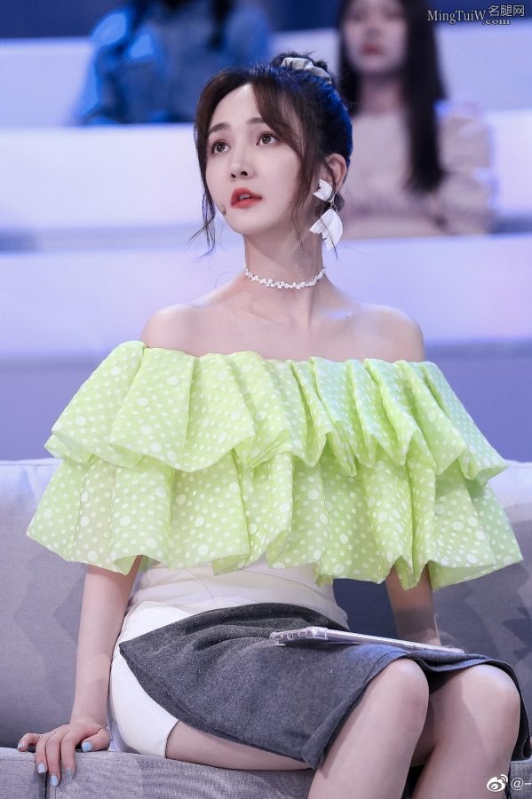 湖南卫视主持四小花同框裙子一个比一个短(4/8)