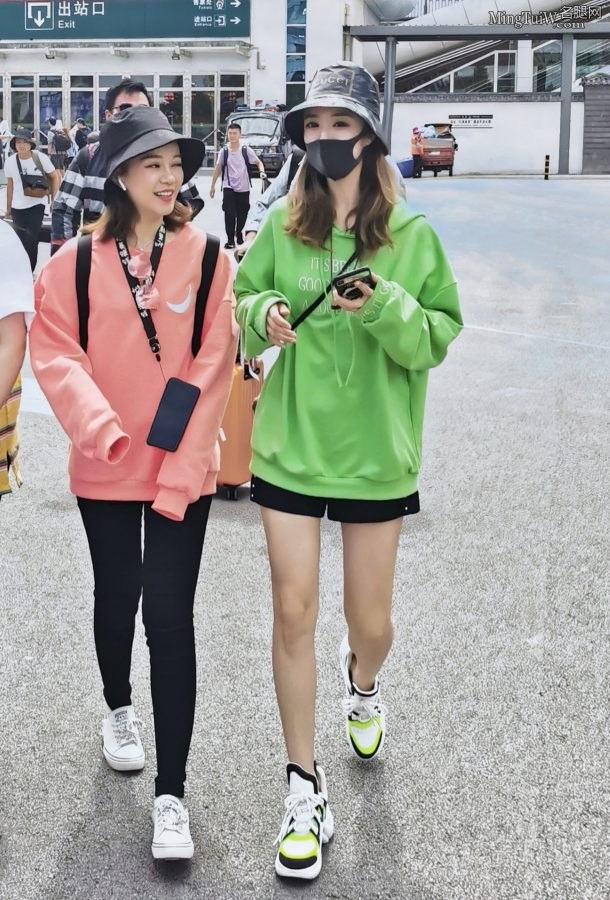 美腿女主播薇娅到云南直播带货(2/7)