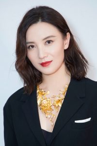 气质东北大妞宋佳脚踩性感尖头高跟