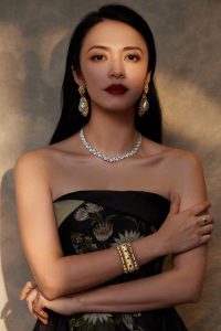 姚晨的高跟玉足盛装出席国剧盛典