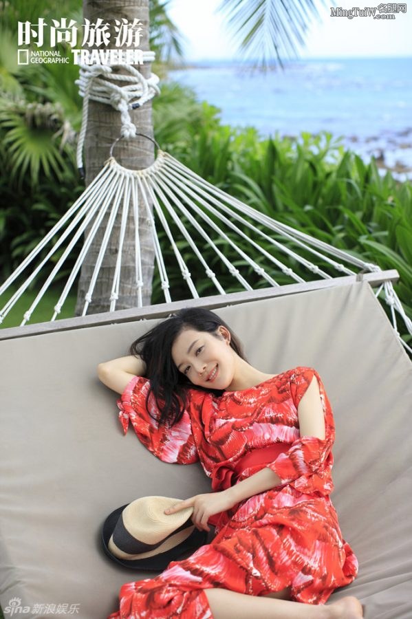 《时尚旅游》杂志上车晓的美腿和玉足(6/7)