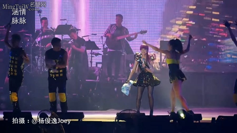 张韶涵成都杭州两地开演唱会穿了同一套衣服和丝袜[百度网盘+腾讯微云](9/9)