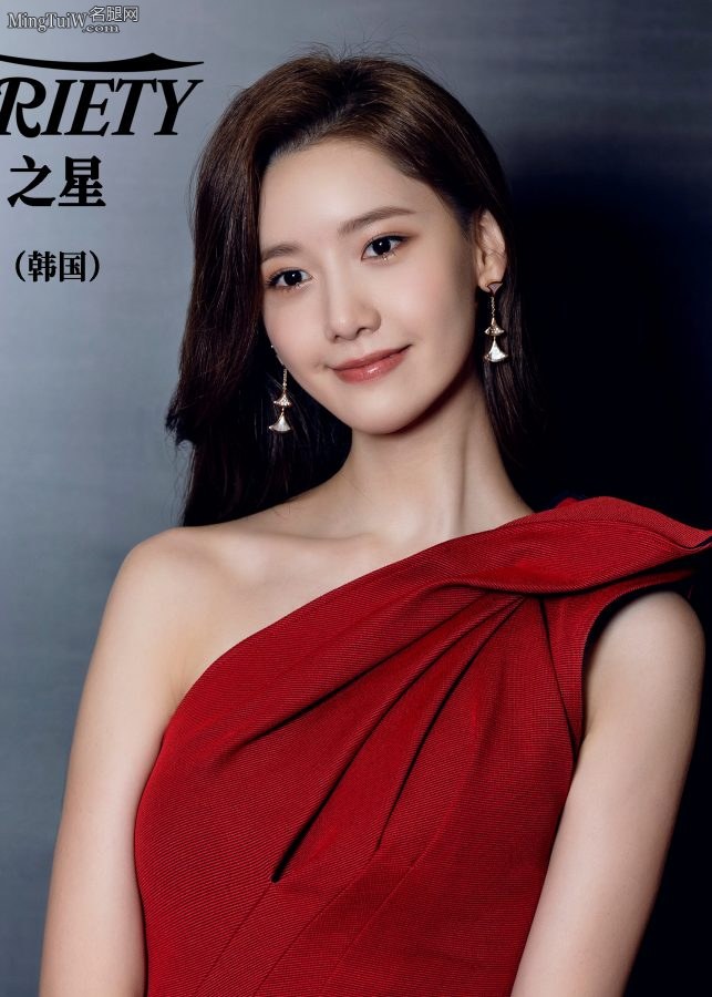 韩国人气美女林允儿一袭鲜红色开叉礼服露出长腿白足(10/48)