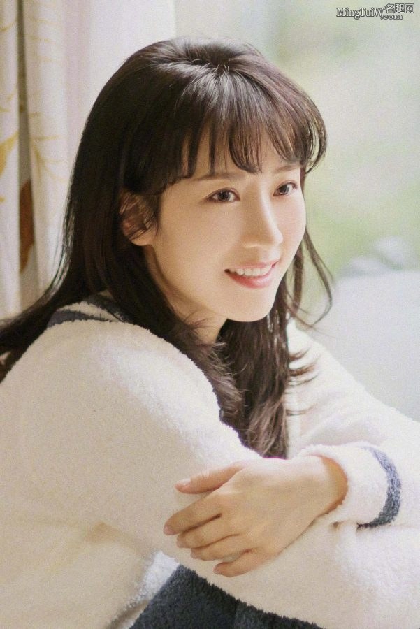 温柔气质李念居家写真露美足(6/6)