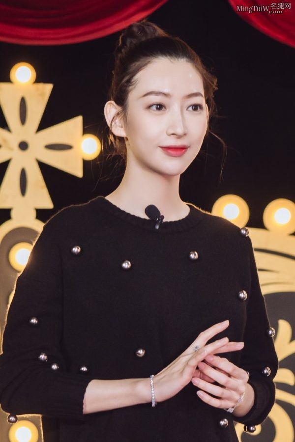 高挑温雅主持活动美腿一流(4/4)