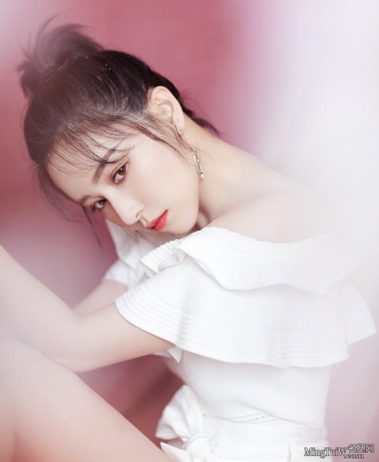 阚清子风尚写真美肩长腿可以舔(4/4)