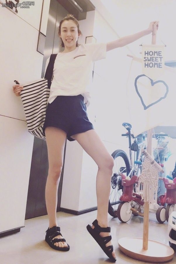 女歌手范玮琪大长腿生活照片（第2张/共2张）