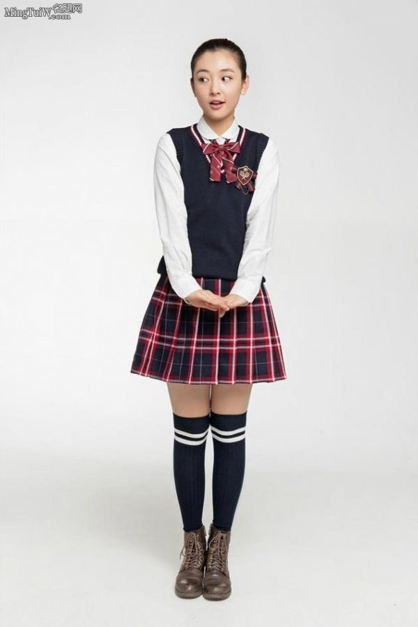 清纯女神吴倩穿学生制服代言网游(2/2)