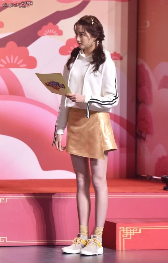 关晓彤青春美腿又长又直(4/4)