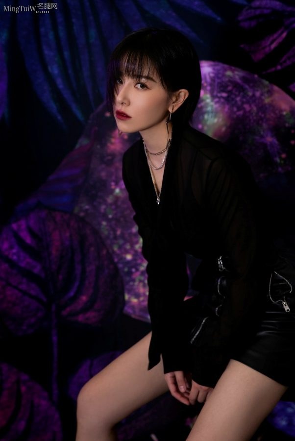 阚清子细长美腿形象前卫灵动(9/10)